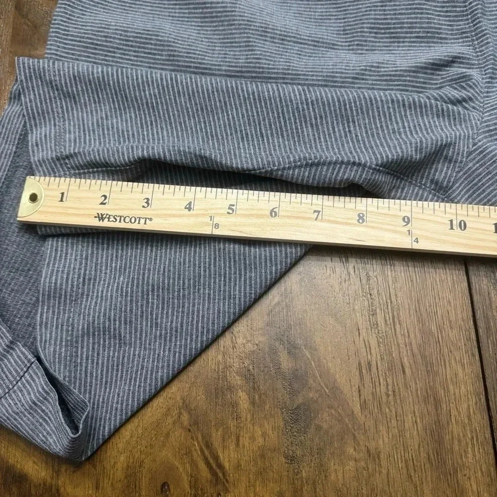 EUC Men’s Hang Ten gray shorts. Size 34. Inseam 10”.